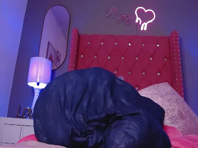 Live sex webcam photo for R4VENN_ #264827718