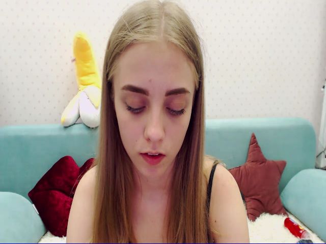 Live sex webcam photo for MiniHolly #253505644