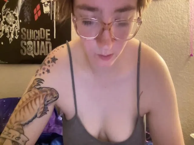 Live sex webcam photo for CandyBurger #262716507