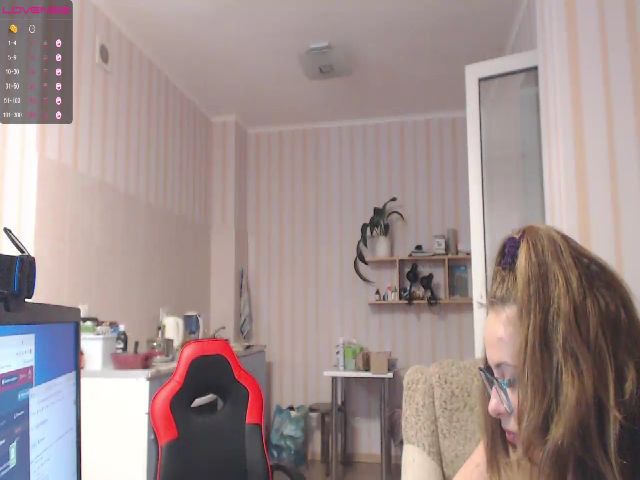 Live sex webcam photo for DinaGreen #255364676