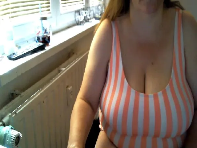 Live sex webcam photo for Bigmegi #255275509