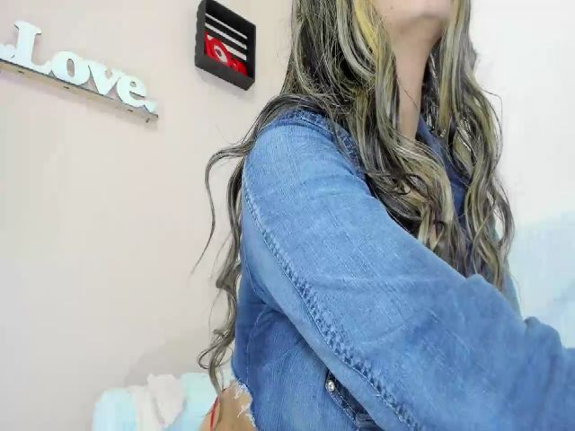 Live sex webcam photo for Amelia_lov #263615737