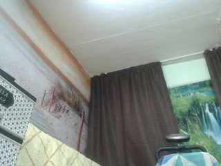 Live sex webcam photo for emmasquirt69 #240878685