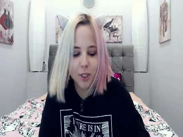 Live sex webcam photo for Helokit #255890438