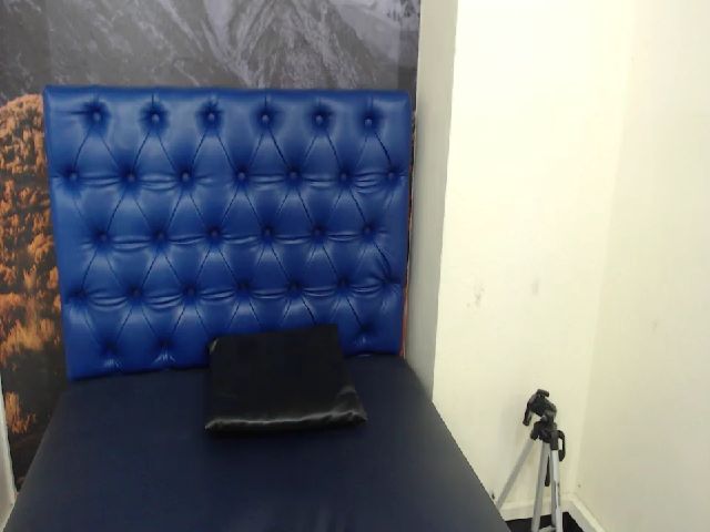 Live sex webcam photo for Cleo_e #263817050