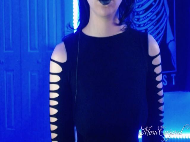 Live sex webcam photo for MoonConjured #261040228