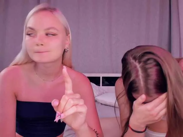 Live sex webcam photo for EllaaMaary #254781102