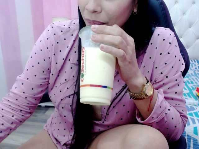 Live sex webcam photo for xPrettyhellen #257228397