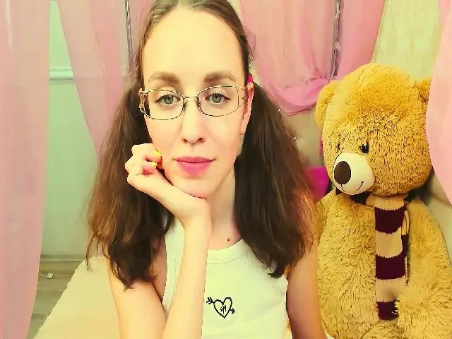 Live sex webcam photo for LIL_MAYA #252420680