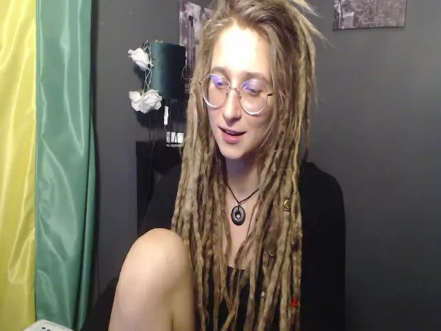 Live sex webcam photo for KINKYkeira #258796782