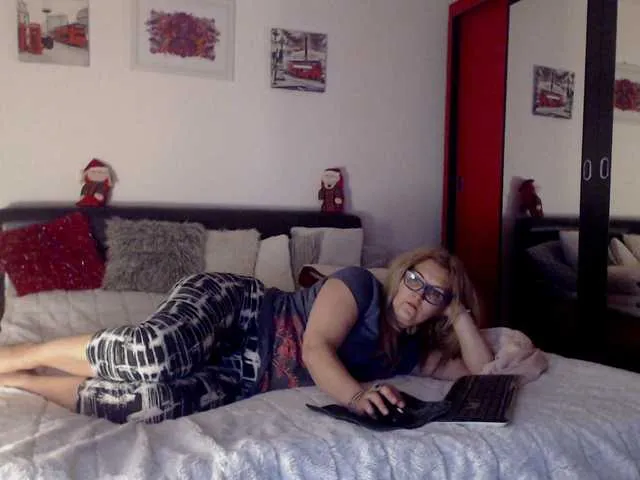 Live sex webcam photo for DivineBlond #287956633