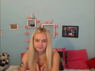 Live sex webcam photo for AnnaHappy18 #240616482
