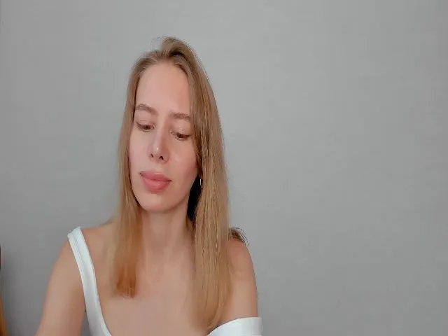 Live sex webcam photo for WowAlina_ #254769598