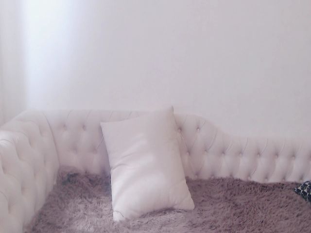 Live sex webcam photo for DemiAmourrrr #255606372