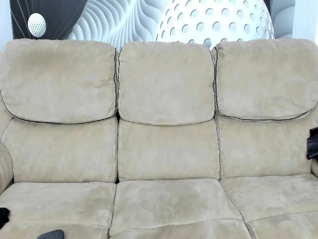 Live sex webcam photo for HaleySweet18 #260125193