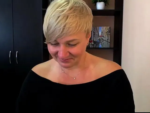 Live sex webcam photo for KailyMey #253766451