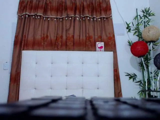 Live sex webcam photo for SexCoupleFire #241389177