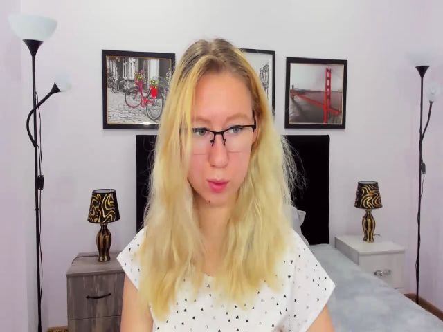 Live sex webcam photo for LizaSwan #256164371