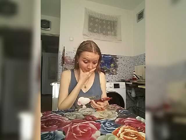 Live sex webcam photo for Alenushka888 #245331653