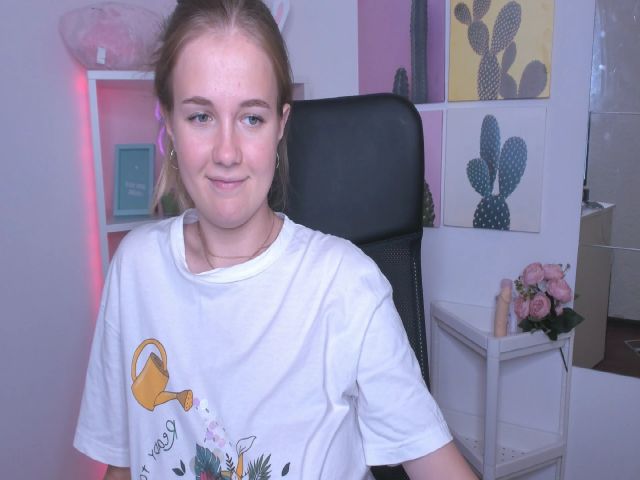 Live sex webcam photo for SweetMilkis #259273921