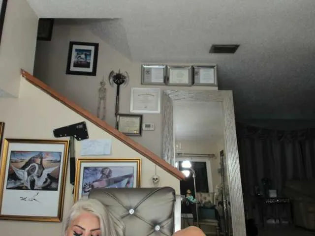 Live sex webcam photo for adrianna_fox #287953076