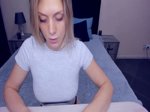 Live sex webcam photo for MeganKind #261828984