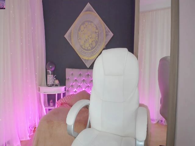 Live sex webcam photo for Karina_V #252993609