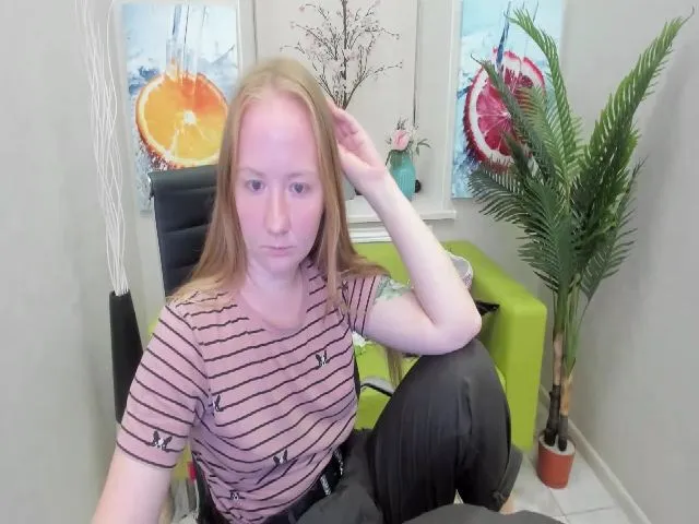 Live sex webcam photo for StunningKelly #255868315
