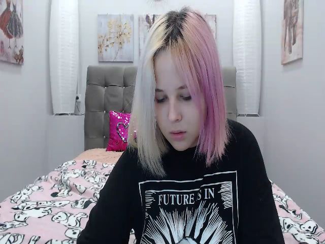 Live sex webcam photo for Helokit #254429968