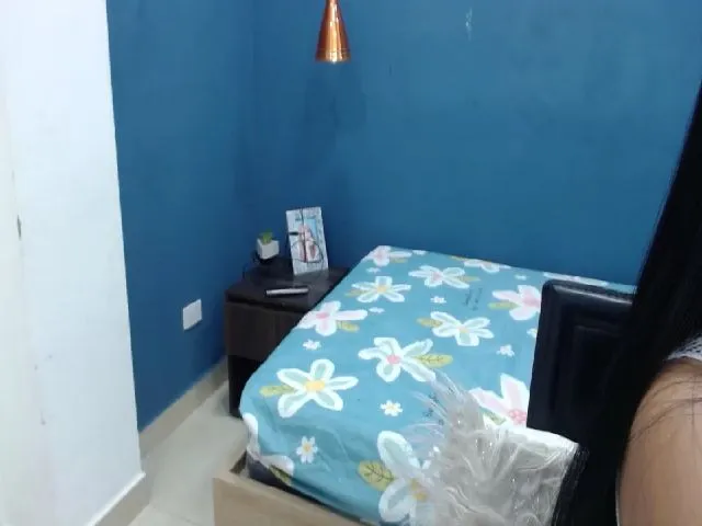 Live sex webcam photo for Estefany_24 #254801686