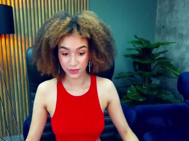 Live sex webcam photo for RaffaelaC #249748076