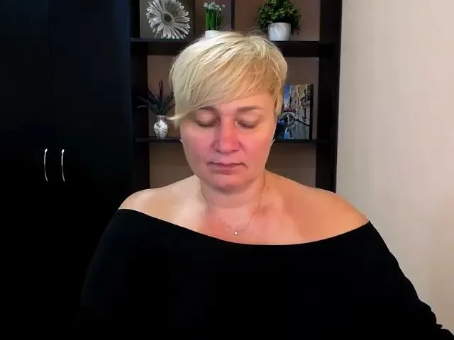 Live sex webcam photo for KailyMey #253126371