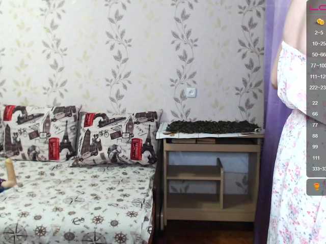 Live sex webcam photo for Alenushka888 #247229679