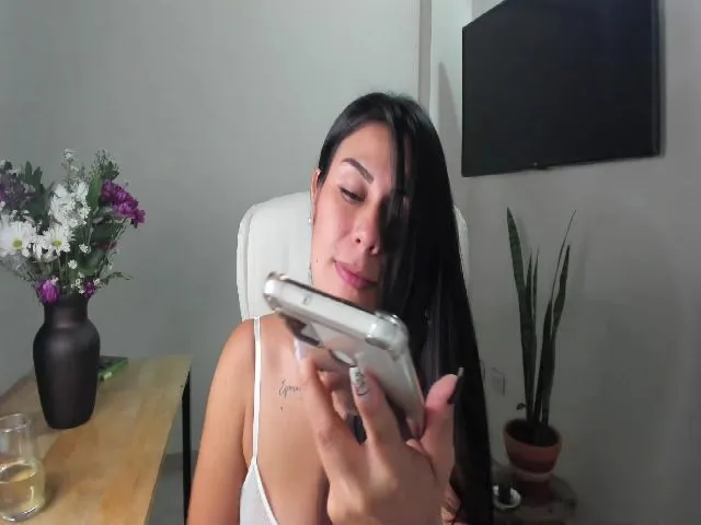 Live sex webcam photo for Dana_Miller_ #264608577