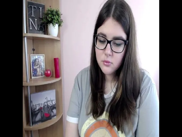 Live sex webcam photo for SweetyTinna #259202770