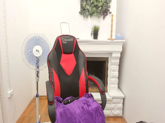 Live sex webcam photo for HelenCarter #252379857