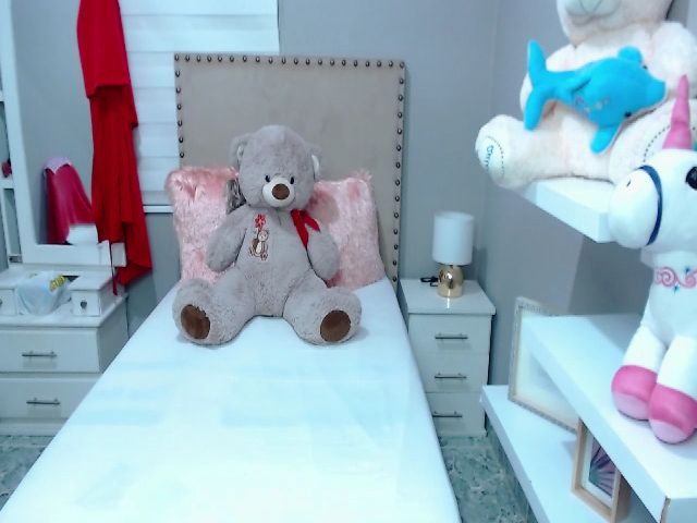 Live sex webcam photo for Emacollins #259172355