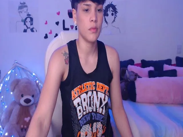 Live sex webcam photo for Laura_R23 #262792527