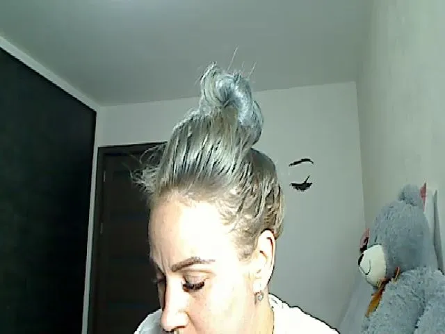 Live sex webcam photo for Yourmilf24 #260652902
