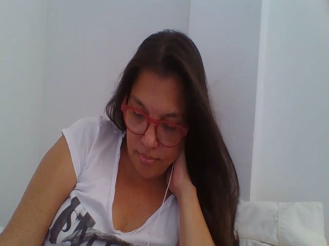 Live sex webcam photo for SweetLola01 #262146484