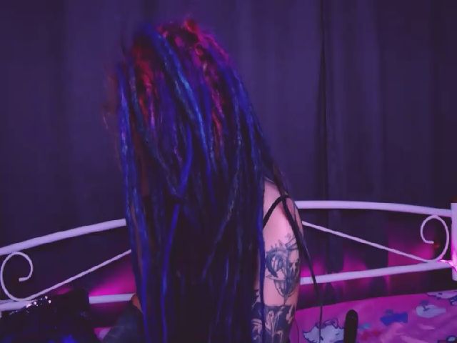 Live sex webcam photo for MarthaKatze #258365306