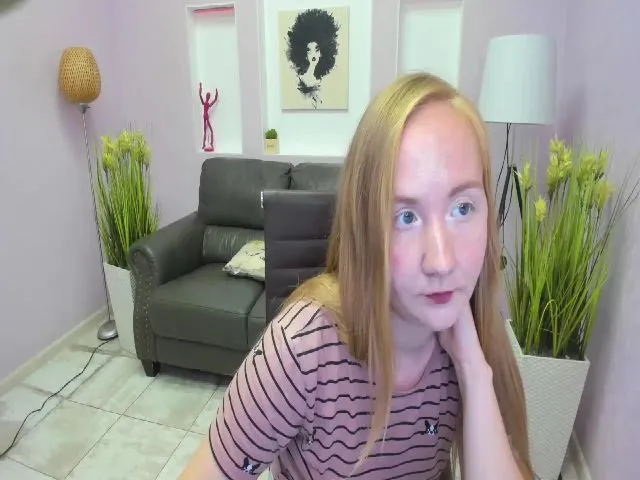 Live sex webcam photo for StunningKelly #260843883