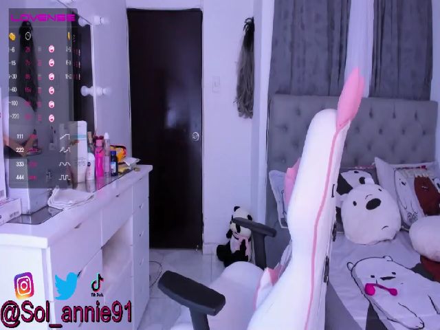 Live sex webcam photo for Anggi_ #258319820