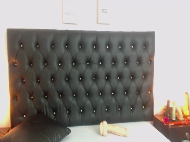 Live sex webcam photo for Shantal_19 #252673989