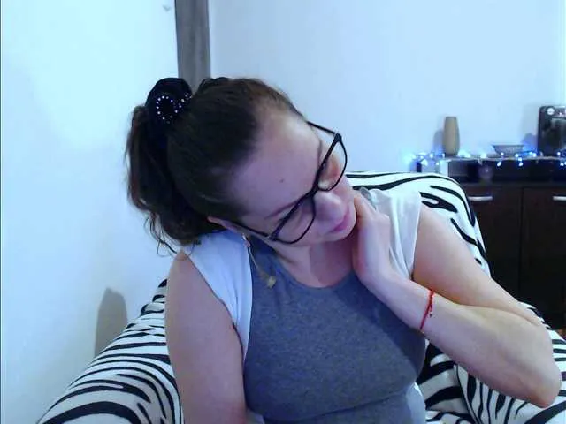 Live sex webcam photo for ellasolemn #241040389