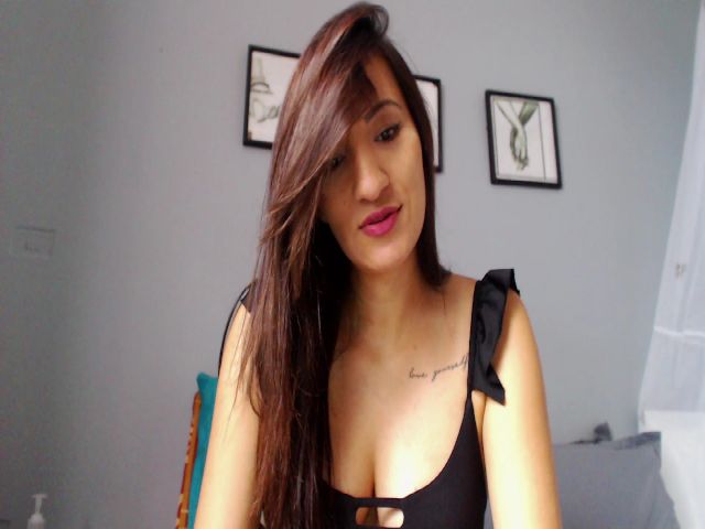 Live sex webcam photo for Karoline3 #253908110