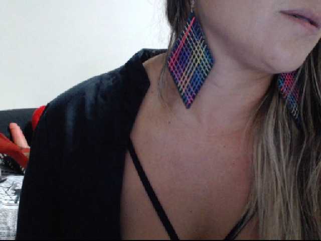 Live sex webcam photo for sexysarah27 #241151540