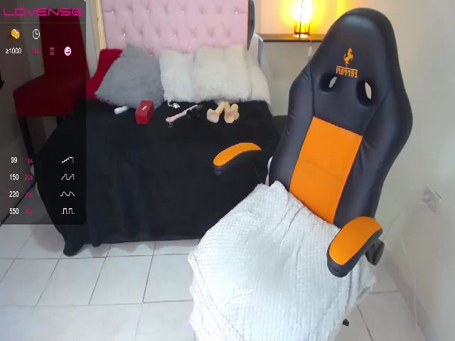 Live sex webcam photo for LESLY_LAURA #264391710