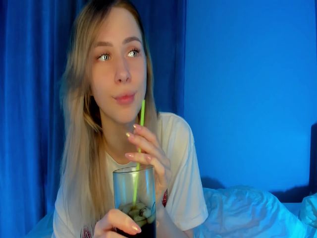 Live sex webcam photo for Jumphigherr #263209242