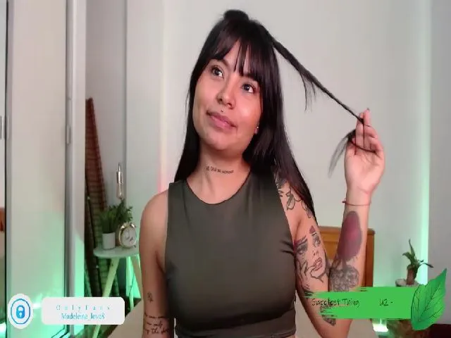 Live sex webcam photo for MadelinLove #253648361